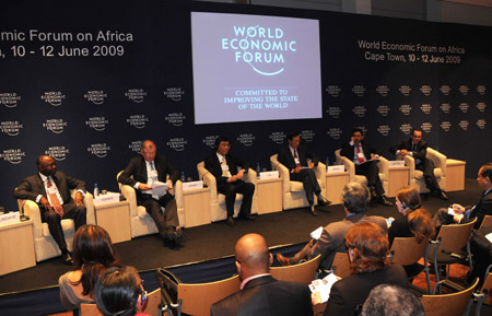 Delegates attend a discussion entitled 'Exploring China's New Silk Road' during the World Economic Forum on Africa in Cape Town, South Africa, June 11, 2009. [Xinhua]