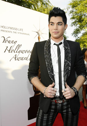 'American Idol' runner up Adam Lambert poses at the Hollywood Life's 11th Annual Young Hollywood Awards at the Eli and Edythe Broad Stage in Santa Monica, California June 7, 2009.[Xinhua/Reuters]