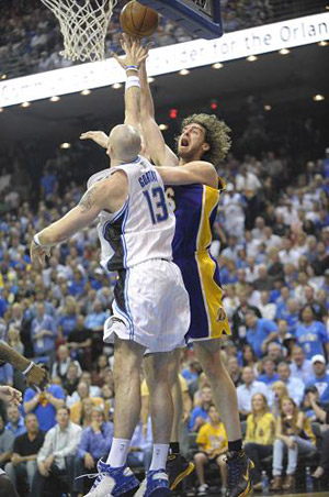 Pau Gasol in the first half during Game 4 of their NBA Finals basketball game in Orlando, Florida, June 11, 2009.(Xinhua Photo) 
