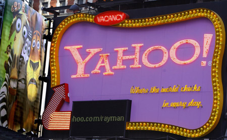 A Yahoo! sign is seen in New York's Times Square November 18, 2008. [Xinhua]