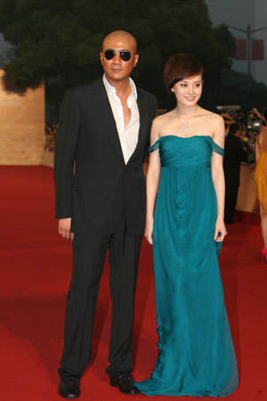 Chinese actors Hu Jun (L) and Sun Li attend the opening ceremony of the 12th Shanghai International Film Festival in Shanghai, east China, June 13, 2009.[Zhu Liangchengn/Xinhua]