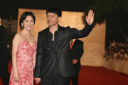 Chinese actors Duan Yihong (R) and Yu Feihong attend the opening ceremony of the 12th Shanghai International Film Festival in Shanghai, east China, June 13, 2009.[Zhu Liangchengn/Xinhua]