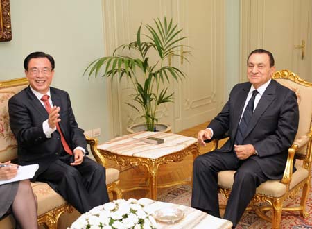  Egyptian President Hosni Mubarak (R), also chairman of Egypt's ruling National Democratic Party, meets with He Guoqiang, member of the Standing Committee of the Political Bureau of the Communist Party of China (CPC) Central Committee and secretary of the CPC's Central Commission for Discipline Inspection, in Cairo, Egypt, on June 14, 2009. (Xinhua/Liu Jiansheng)