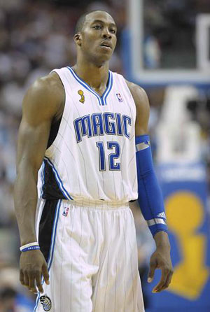 Orlando Magic's Dwight Howard is seen in the NBA basketball finals against the Los Angeles Lakers in Orlando, Florida, June 14, 2009. (Xinhua Photo) 