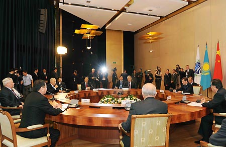 Leaders of the Shanghai Cooperation Organization (SCO) coming for an annual SCO summit hold a smaller meeting in the Hyatt Regency Yekaterinburg Hotel, in Yekaterinburg, Russia, on June 15, 2009. [Xinhua]