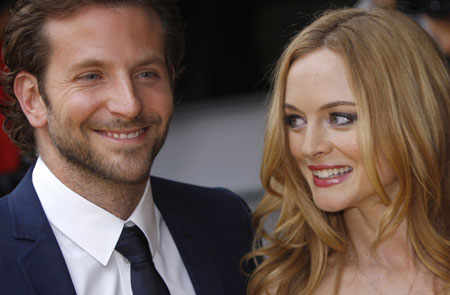 Actors Bradley Cooper (L) and Heather Graham arrive for the UK premiere of 'The Hangover' in Leicester Square, central London June 10, 2009. Warner Bros.' R-rated comedy 'The Hangover' has become the first movie this summer to hold the top spot for two week at the North American box office, preliminary figures released Sunday showed. [Xinhua/Reuters]