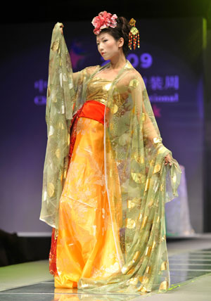 A model presents a creation inspired from the court dress in ancient China's Tang Dynasty (618-907), during a show of the 2009 Qingdao Fashion Week in Qingdao, a coastal city in east China's Shandong Province, June 15, 2009.[Li Ziheng/Xinhua]