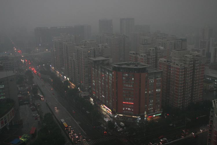 A heavy thunder storm hits Beijing Tuesday morning, causing darkness in the city during the daytime.[CFP] 