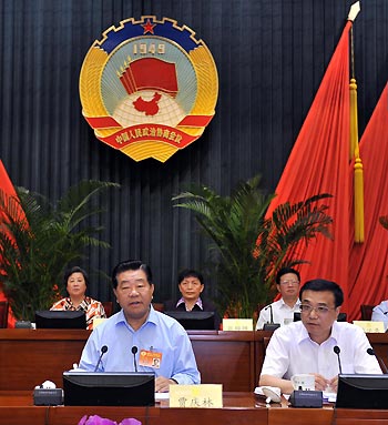 Jia Qinglin (front L), chairman of the National Committee of the Chinese People's Political Consultative Conference (CPPCC), and Chinese Vice Premier Li Keqiang (front R) attend the opening session of the sixth meeting of the Standing Committee of the 11th National Committee of the CPPCC, in Beijing, capital of China, on June 16, 2009. Jia Qinglin presided over the meeting here Tuesday. Li Keqiang briefed the meeting on the economic situation and China's economic and social development. (Xinhua/Xie Huanchi)