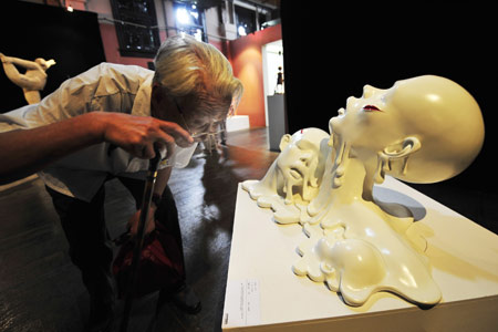 A visitor views an exhibit on the 2009 China (Hangzhou) International Annals Exhibition held at the West Lake Expo Museum in Hangzhou, capital of east China's Zhejiang Province, June 16, 2009. [Xinhua] 