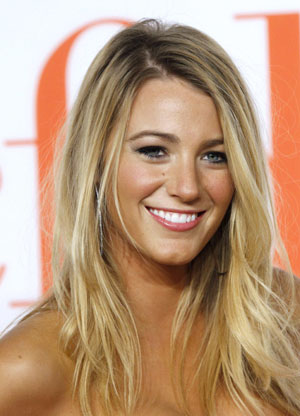 Star-studded 2009 CFDA Fashion Awards in New YorkActress Blake Lively smiles at the 2009 CFDA Fashion Awards in New York June 15, 2009.[Xinhua/Reuters]