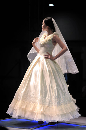 A model displays a wedding dress during the 2009 China Qingdao international fashion week in Qingdao, eastern China's Shandong Province, June 15, 2009.