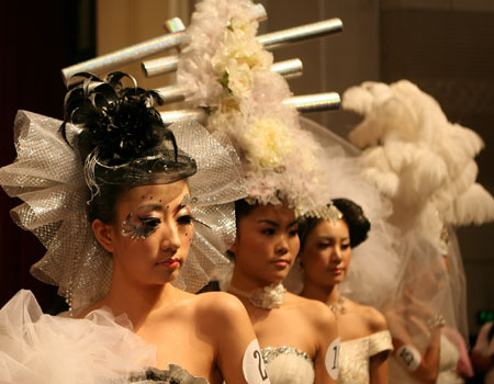 Models present make-ups during an image design competition held in north China's Tianjin, June 16, 2009.