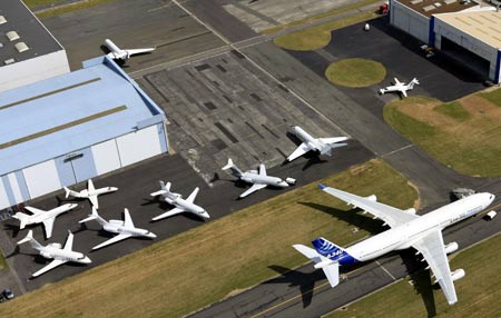 Aeroplanes are seen in the aerial view photo taken during the 48th international Paris Air Show at Le Bourget airport in Paris, France, June 17, 2009. [Zhang Yuwei/Xinhua] 