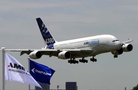 An Airbus A380 aeroplane is seen during the 48th international Paris Air Show at Le Bourget airport in Paris, France, June 17, 2009. Airbus held a celebrating ceremony here on Wednesday.[Zhang Yuwei/Xinhua] 