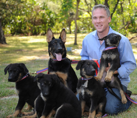 James Symington poses with five puppies cloned from a German shepard that reportedly took part in the search-and-rescue effort after the 9/11 terrorist attacks, Tuesday June 16, 2009 in Los Angeles. Symington won an essay contest last year to clone his dog Trakr for free. Symington said he drove to New York City with Trakr after the World Trade Center collapsed and helped doing search and rescue. [Xinhua/AFP]