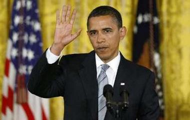 U.S. President Barack Obama waves goodbye after making remarks on financial regulations in the East Room of the White House in Washington June 17, 2009. [Larry Downing/CCTV/REUTERS] 