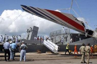 Debris of the missing Air France flight 447, recovered from the Atlantic Ocean, arrives at Recife's port June 14, 2009. [Alexandre Severo/CCTV/REUTERS/JC Imagem] 