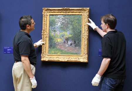 Workers hang Claude Monet's 'Au Parc Monceau' at Christie's auctioneers in London June 18, 2009. Monet's work, which carries an estimate of between 5-4.5 million pounds (5.68 million - 7.3 million U.S. dollars) is part of an Impressionist and Modern Art Sale that will take place at Christie's later this month. [Xinhua/Reuters]