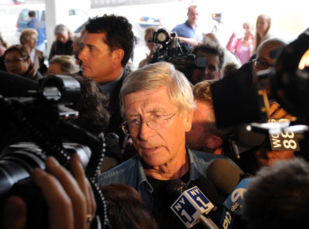 Julyen Struyven, a cardiologist who attempted to revive the pilot aboard the Continental Airlines 61 flight, receives interviews from media at Newark Liberty International Airport in New Jersey of the United States, June 18, 2009. 