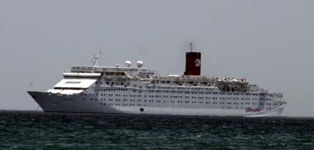 Photo taken on June 17, 2009 shows a Spanish cruise ship named the Ocean Dream docked off the island of Margarita, northeast Venezuela. Venezuela quarantined a cruise ship on Wednesday after three crew members were diagnosed with the A/H1N1 flu virus. The cruise ship is docked off Margarita and the passengers aboard will not be allowed off for a week, Venezuelan officials said.[Xinhua]