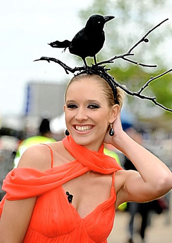 A racegoer shows off her hat during the third day of Royal Ascot race meeting June 18, 2009. [Xinhua]