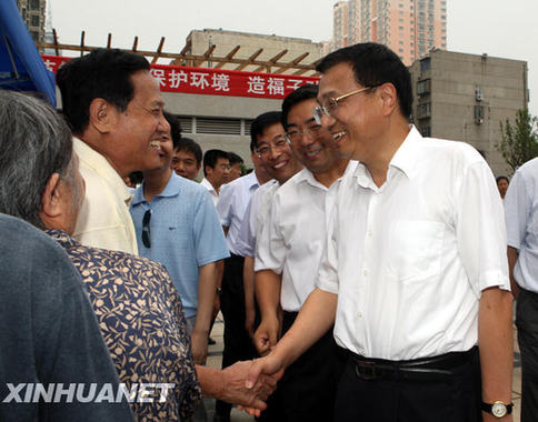 Li Keqiang visited residents community in the Luoyang city and called on people to enhance green awareness June 17, 2009. China is marking an energy-saving awareness week from June 14-21.