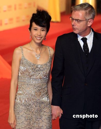 Karen Mok (L) and Stephen Daldry 