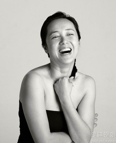 Jiang Wenli, one of the Chinese women stars who take pictures without makeup for the ILook magazine to show real beauty.