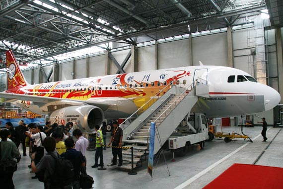 Airbus delivered its first China-assembled A320 jet on Tuesday in Tianjin, the base of the manufacturer's only final assembly line outside Europe, The plane was delivered to Beijing-based Dragon Aviation Leasing, which will lease it to Sichuan Airlines for operation. [Xinhua]