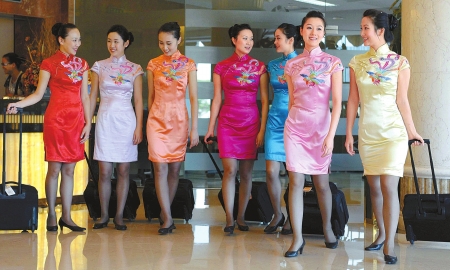 Air stewards of Sichuan Airlines ready to get on board the first China-assembled Airbus A320. 
