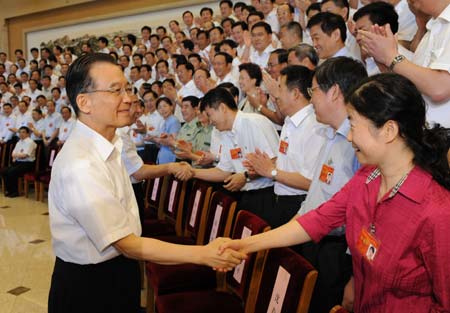 Chinese Premier Wen Jiabao (L) shakes hands with a participant when meeting participants of a national forestry conference in Beijing, China, June 22, 2009. (Xinhua/Huang Jingwen)