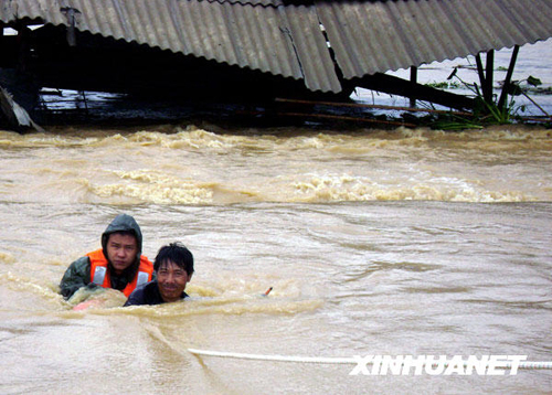 Rescue workers try save people trapped in the flood in Zhao'an Fujian Province. Torrential rain, strong winds and landslides triggered by tropical storm Linfa have left one dead and another six missing in east and south China provinces, local authorities said Monday