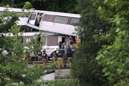 Two subway trains collided on the Red line between the Fort Totten and Tacoma stations in the northeastern part of Washington D.C., on June 22, 2009. At least six people were killed and more than 70 others wounded in the crash Monday. (Xinhua/Zhang Yan)