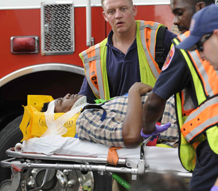 An injured man is carried away at the site where two subway trains collided on the Red line between the Fort Totten and Tacoma stations in the northeastern part of Washington D.C., on June 22, 2009. (Xinhua/Zhang Yan)