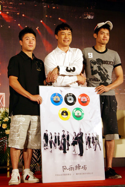Chinese Olympic champions Li Xiaopeng (1st from Left) and Lin Dan (1st from Right) give a collection of earthquake relief DVDs by the Chinese Athletes Educational Foundation to Eason Chan (middle) as a thank-you for his support. 