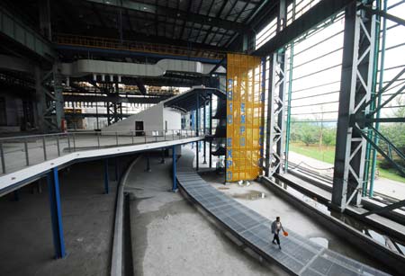 Photo taken on June 22, 2009 show the inner view of the Baogang Stage, the place for performances during the 2010 Shanghai World Expo, in east China's Shanghai. The construction of the Baogang Stage, transformed from a former steel workshop of a factory, is scheduled to be finished by the end of this year.