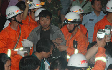 A trapped worker is helped out of a flooded gold mine in Tianzhu County of Qiandongnan Autonomous Prefecture of Miao and Dong Nationalities, southwest China's Guizhou Province, June 23, 2009. All seven trapped workers in a flooded gold mine in the county were saved on June 23 after a 20-hour rescue effort.