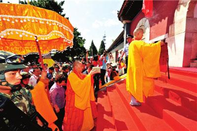 Monks and Buddhists welcome two relics said to be from body of Sakyamuni, founder of Buddhism at Beijing Yunju Temple on Tuesday, June 23, 2009. The relics were returned to the temple from the Capital Museum.