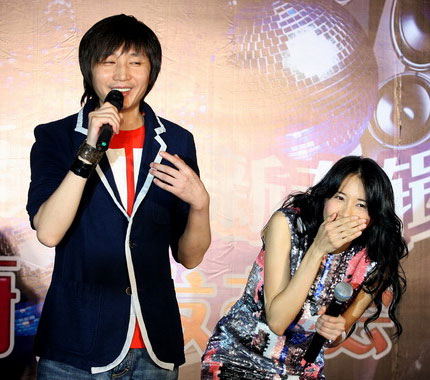 Producer Zhang Yadong (L) attended the event as the star guest.