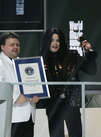 Michael Jackson receives the Diamond Award china .cn