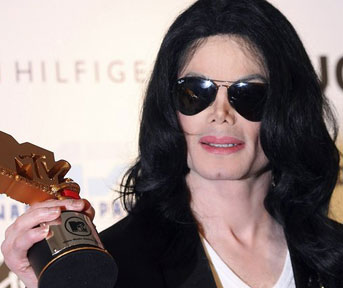 Michael Jackson receives the Legend Award
