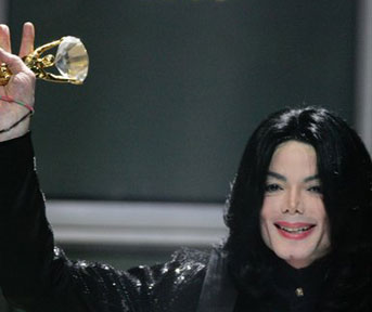 Michael Jackson receives the Diamond Award