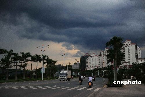 The sky is covered with dark clouds in Qionghai City, Hainan Province, on June 25. Nangka, the fourth tropical storm of the year, was forecast to make landfall in coastal areas of southeast China Friday night or Saturday, the National Meteorological Center said on June 26.