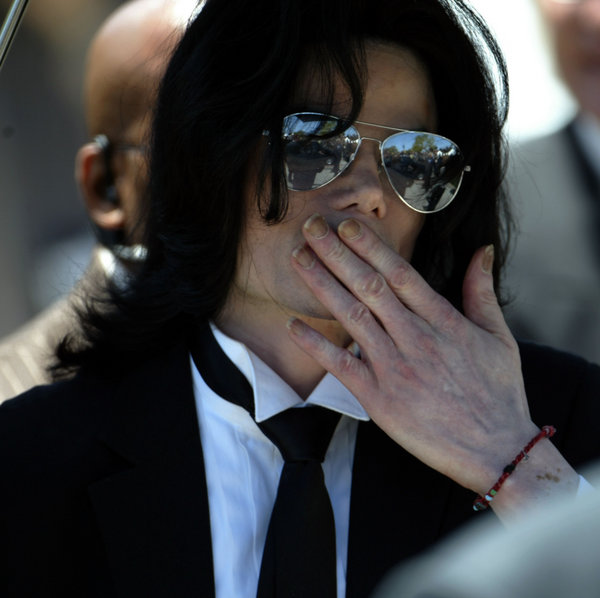 Michael Jackson kisses his hand as he leaves the Santa Barbara County Courthouse after listening to the verdict in his trial on allegations of child molestation, June 13, 2005, Santa Maria, California.