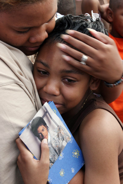 Maachah Lee (L) comforts her daughter Sierra Jeffries (R), 12, outside the former childhood home of Pop Star Michael Jackson on June 25, 2009 in Gary, Indiana.