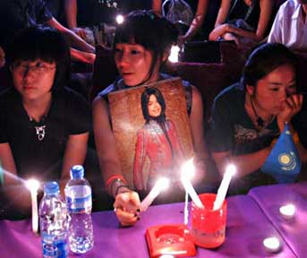 Fans mourn Michael Jackson all over the world