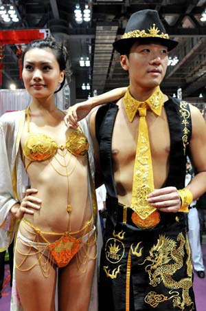 Two Chinese models show off a set of pure gold underwear for woman and pure gold tie and wrist strap for man at an exhibition in southwest China's mountain city of Chongqing, June 26, 2009. The gold dressing is said to worth 4 million Yuan, or about 585,396 U.S. dollars. (Xinhua/Zhong Guilin)