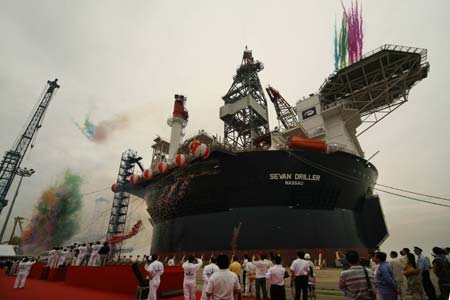 Photo taken on June 28, 2009 shows the Sevan Driller, the world's first cylinder-shaped deep sea water crude oil rig and bulky storage platform, which is constructed by the Nantong Shipyard under China Ocean Shipping (Group) Company (COSCO), being unveiled during a launching ceremony in Nantong City, east China's Jiangsu Province. The rig boasts a capacity of drilling wells up to 40,000 feet in water depths of up to 12,500 feet, a variable deckload of more than 15,000 metric tons and high storage capacity of bulk materials.(Xinhua/He Jianrong) 