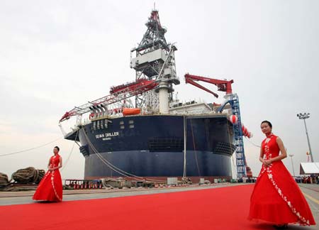 The Sevan Driller, the world's first cylinder-shaped deep sea water crude oil rig and bulky storage platform, which is constructed by the Nantong Shipyard under China Ocean Shipping (Group) Company (COSCO), is unveiled during a launching ceremony in Nantong City, east China's Jiangsu Province, June 28, 2009. The rig boasts a capacity of drilling wells up to 40,000 feet in water depths of up to 12,500 feet, a variable deckload of more than 15,000 metric tons and high storage capacity of bulk materials. (Xinhua/He Jianrong)